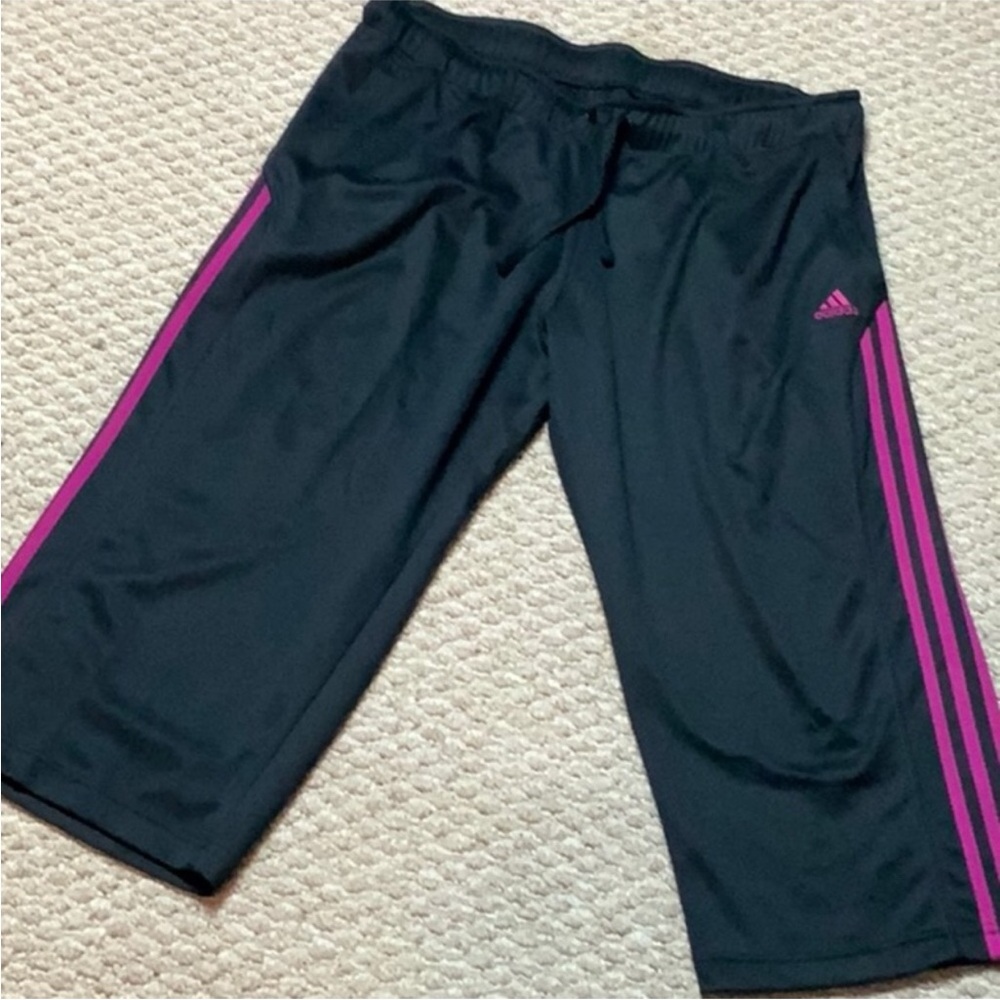 Adidas 3 Stripe Wide Leg Crop Capris in a hot pink/purple stripe Size L